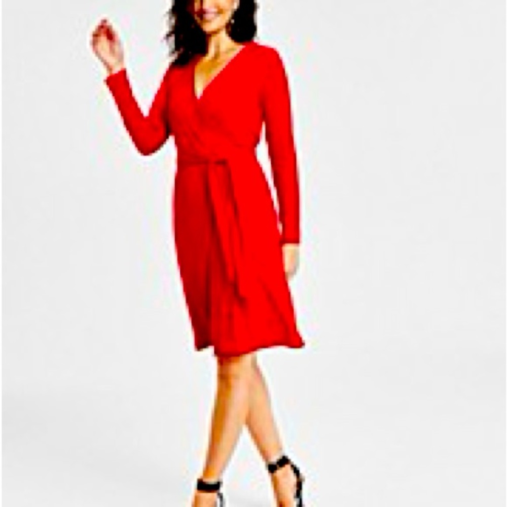 Halston Heritage NWT in a size 6.